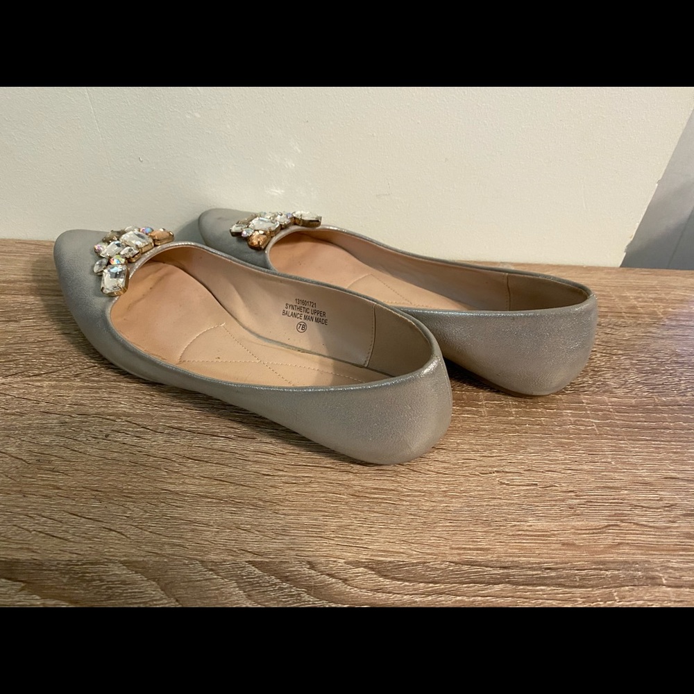 LEFT & RIGHT flats, size 7B - Picture 3 of 4